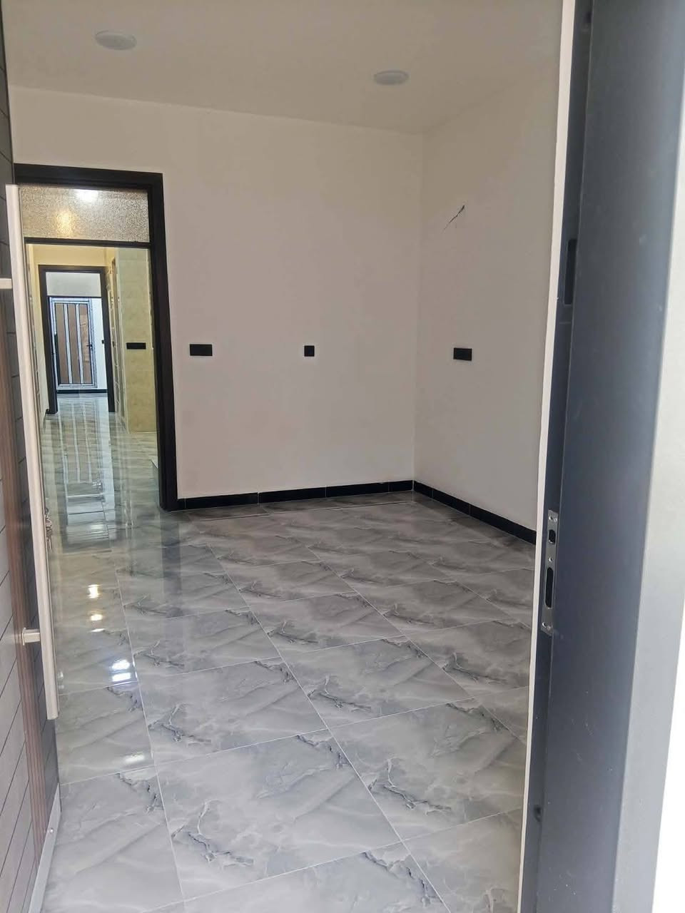 السلام عليكم
تونات 75 للبيع🏠🏠
كل دار  يحتوي  على هول صالة
منور مطبخ وخدمات عدد 2
غرف نوم عدد 3
حي الجهاد ديوان المخابرات 
للاستفسار ☎️ *********** واتساب
