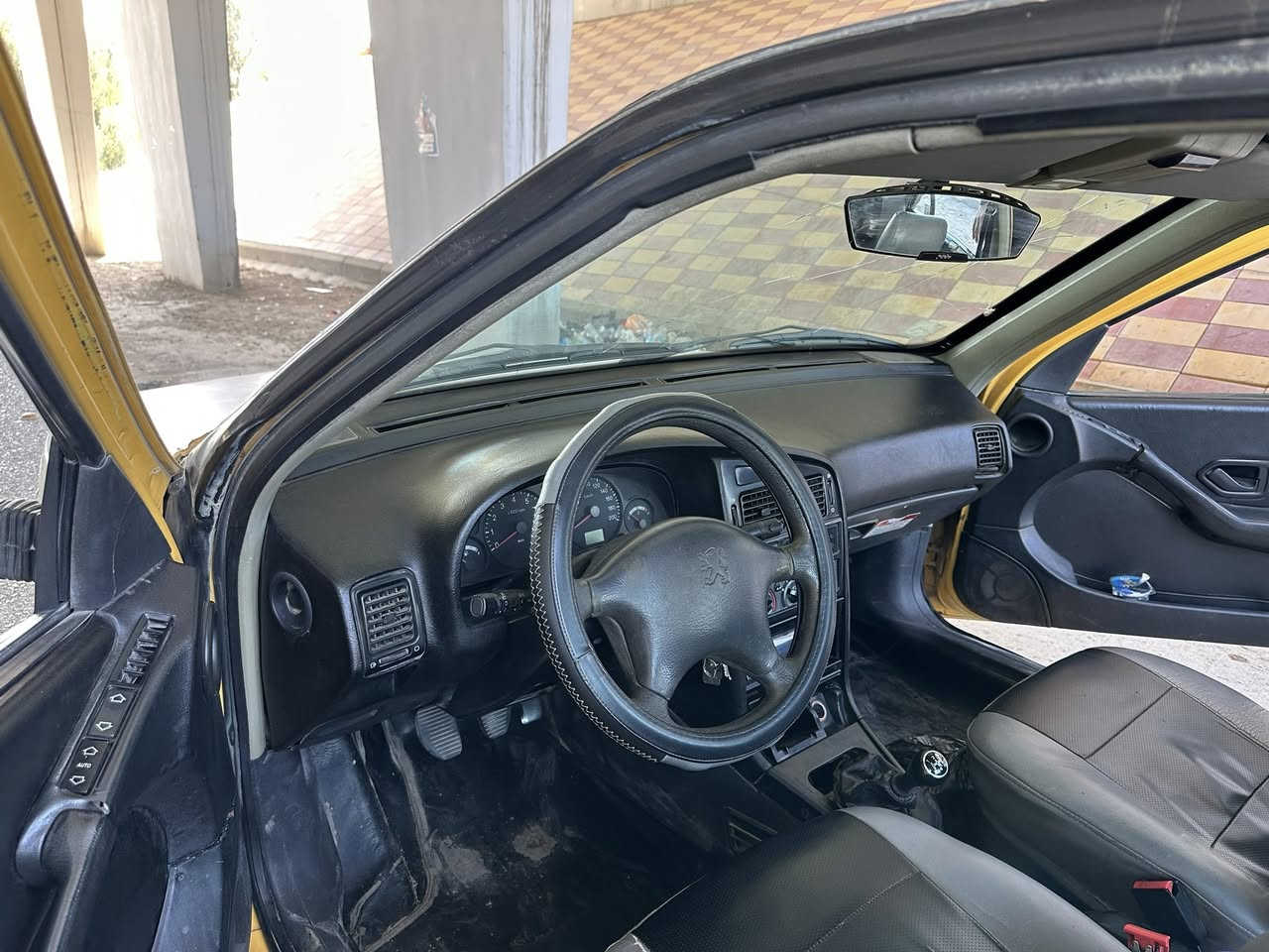 بيجوجلكس ٢٠١٢
محرك كير بلاد 
صدر امامي خلفي جديد 
تخم تاير جديد 
سيارة جاهزة جاملغ فقط صبغ 
الشراي يتصل***********
السعر٣٠قفل مكانهابغداد
رقم وسنوية جديد
