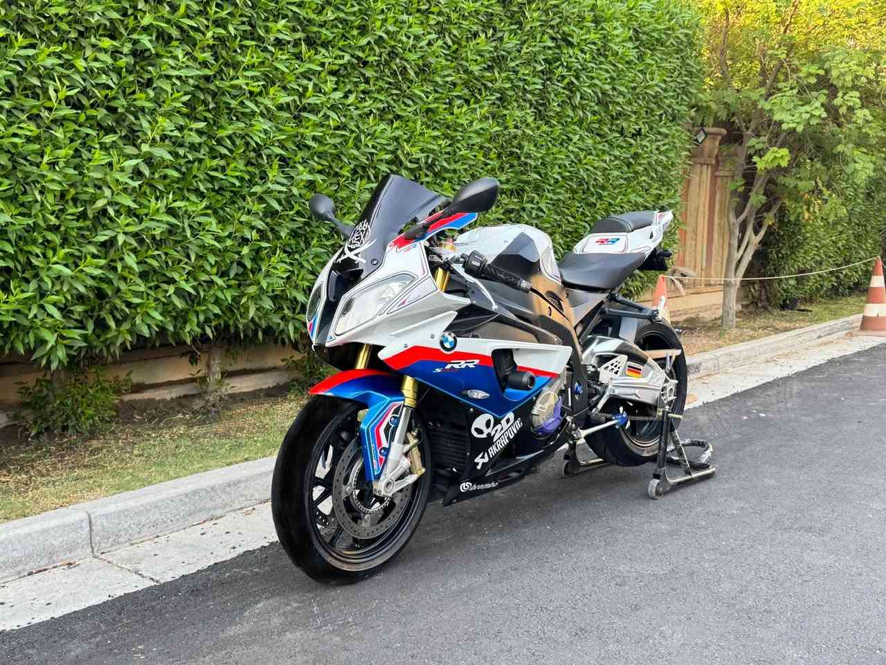 سلام عليكم لبيع BMW S1000RR
موديل 2012 ياباني بدون حادث دراجه كفاله 3 نسخ سويج
بلاديه 
السعر72$ 
مكان بغداد اليرموك 
*********** واتس
