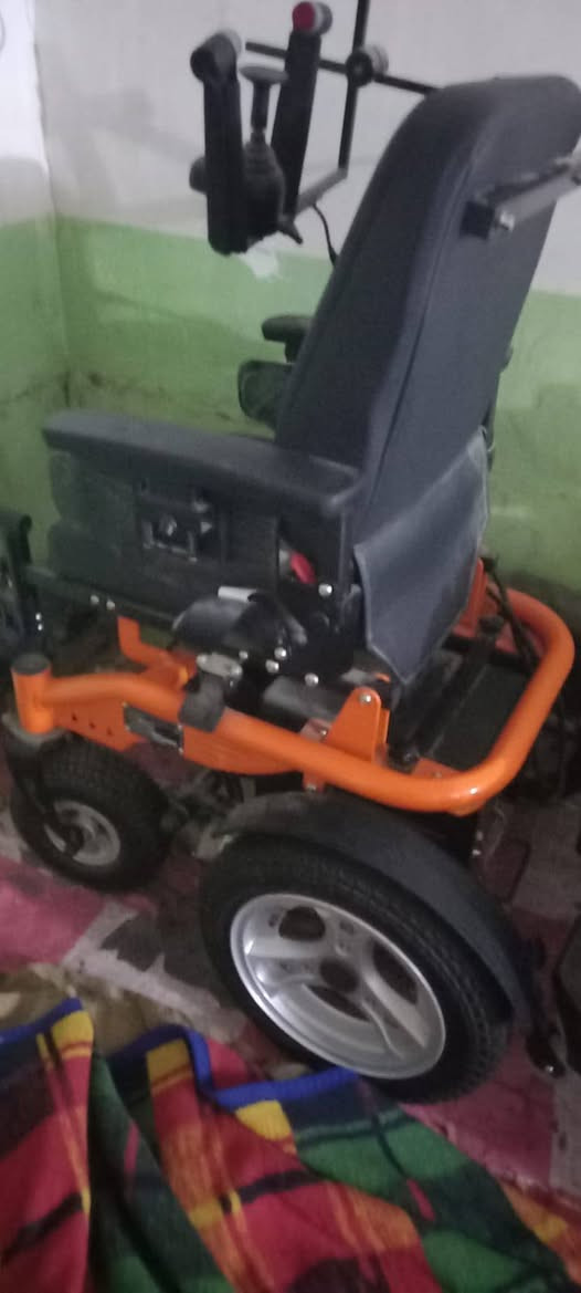 كرسي كهربائي للبيع سعر مناسب ٢٥٠تصال ***********
