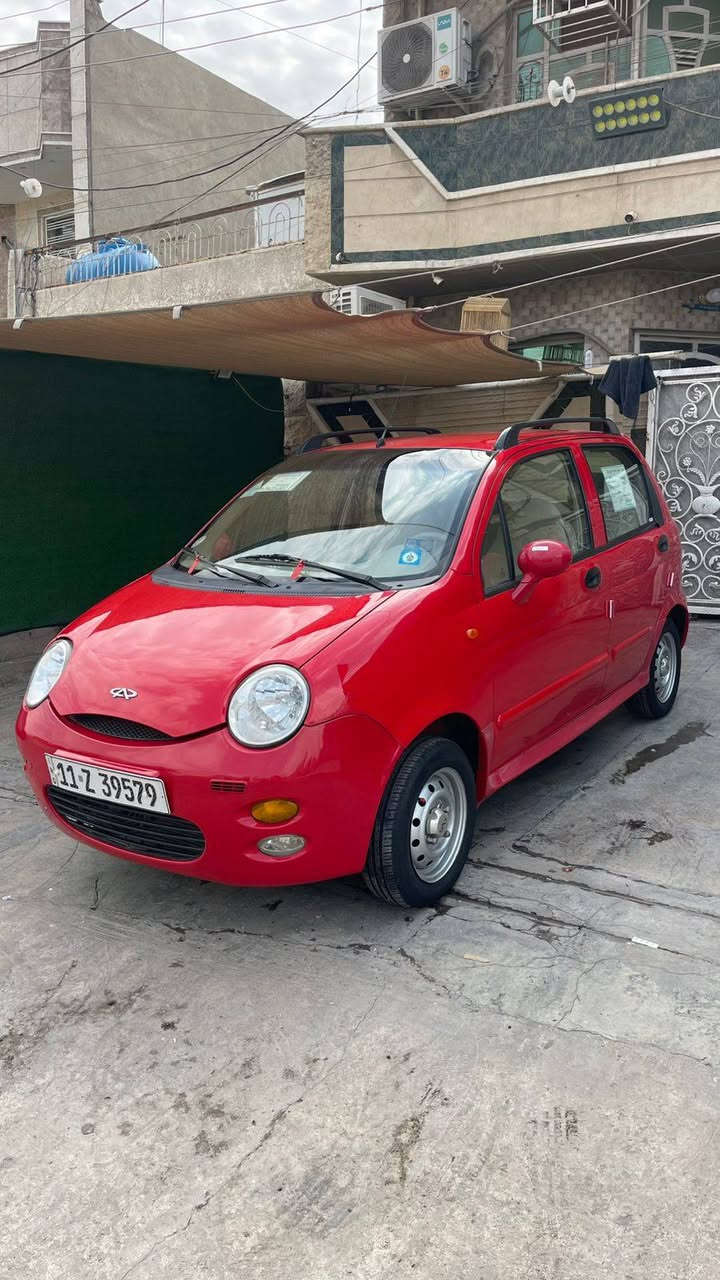 السلام عليكم لبيع كيو كيو موديل١٢غرفته شريكه  سيارة جديده ماشيه (٤٥) معنه الكلمه مكفوله كفاله عامه صدر امامي خلفي جديد تخم تاير جديد تبريد ثلج هزه جديد  باسمي محرك كير ما ملعوب بيه شريكه مكان السيارة بغداد البنوك سعر السياره ٤٢ ورقه وبيه مجال بصيط رقم الهاتف *********** غيو متواجد على الفيس فقط واتساب اواتصال على الرقم
