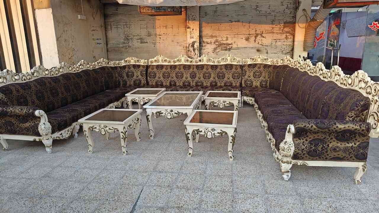 ديوان عراقي مستعمل نظيف جدا جدا 
ديوان رئاسي كلاسيك قياس 16 متر تقريبا خشب عراقي درجة اولى مع ميز وسطي و7 طبلات 
للطلب والاستفسار يرجى زيارة موقعنا في الموصل سايدين القادسية الاولى قرب جامع علي بن ابي طالب مقابل ملعب الأمواج أو الاتصال على الارقام التاليه 
***********
***********
***********
