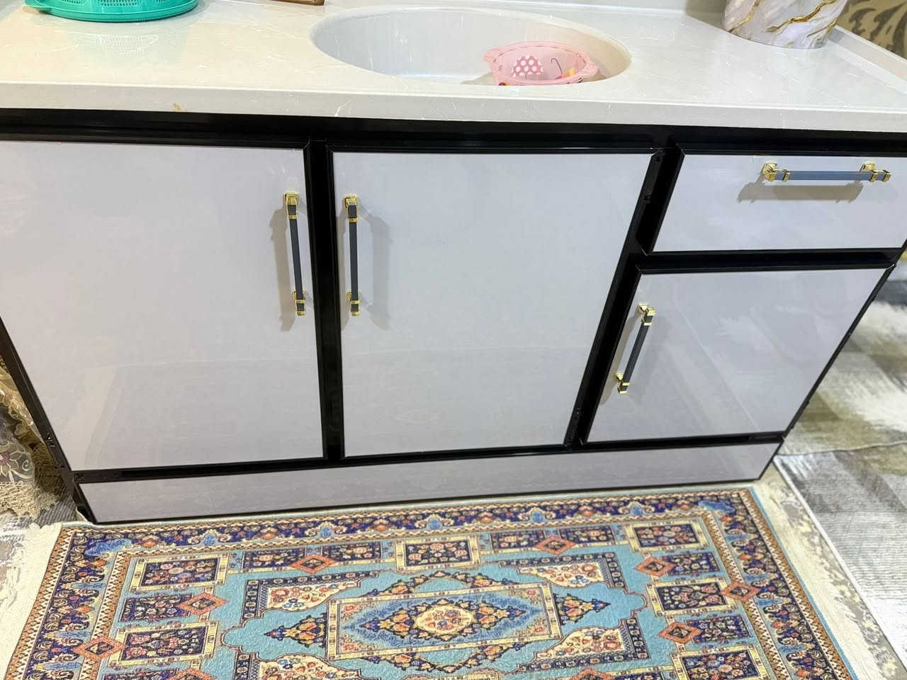 السلام عليكم كاونتر حطاطه الامنيوم اصلي بعده جديد مستخدم شهر فقط سعر 850 وبي مجال الي يريد يتصل ع هذا رقم ***********
