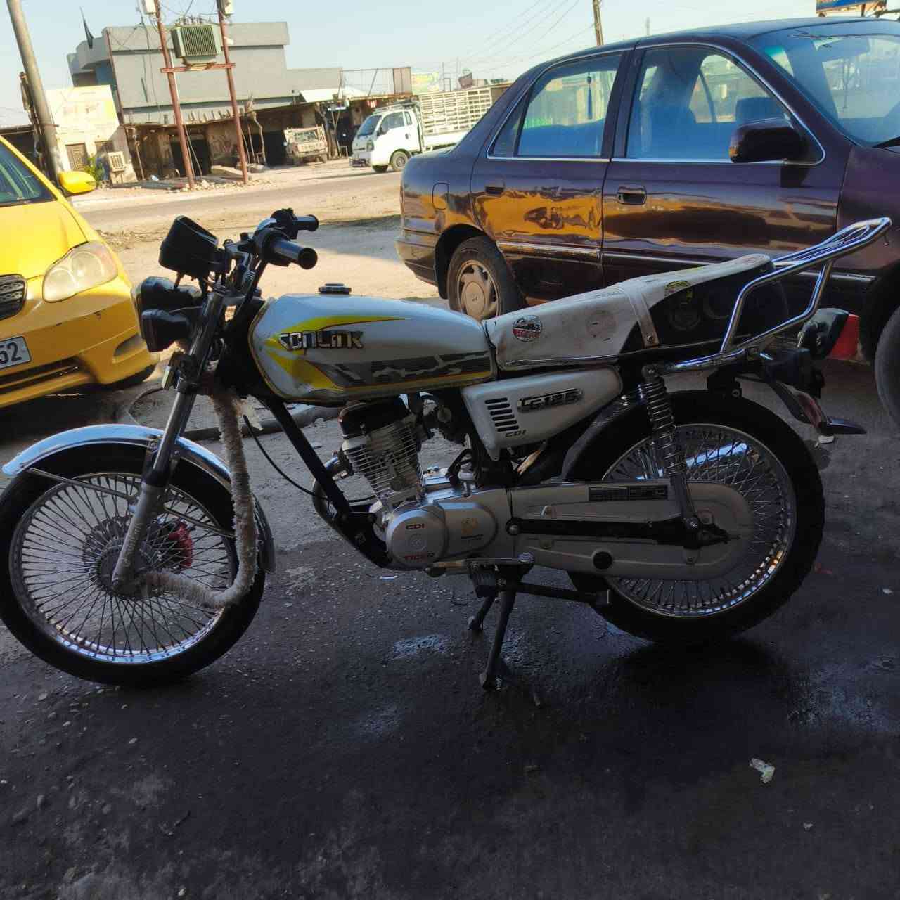 سلام وعليكم شباب درجة البيع موديل 24 درجة حلوة ونضيفة بلادية كهربائية كلمة شغالة وراق صولي مكاني بعقوبة تقاطع لسادة سعر 500 وبيهة مجال وشراي ابي خير ودلل وهاذ رقمي (***********)
