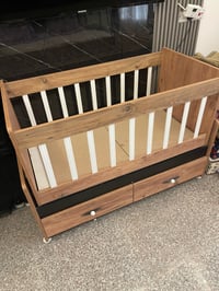 سرير هزاز كبير + ملحق جرار عدد 2  نضيف جداً