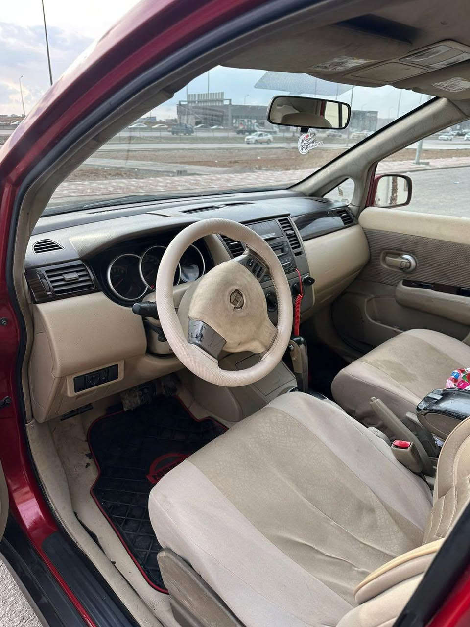 نيسان تيدا 2011 ماڕۆنى، خەليجى، 4 پارچەی هەیە، زۆر خاوێنه پێشى كەپسه، جەمپەكى پشتى هەيه، چوار تايەى لۆك 500هه زار غەڕامەى لەسەرە نرخ 82$
ژم *********** أربيل, العراق
