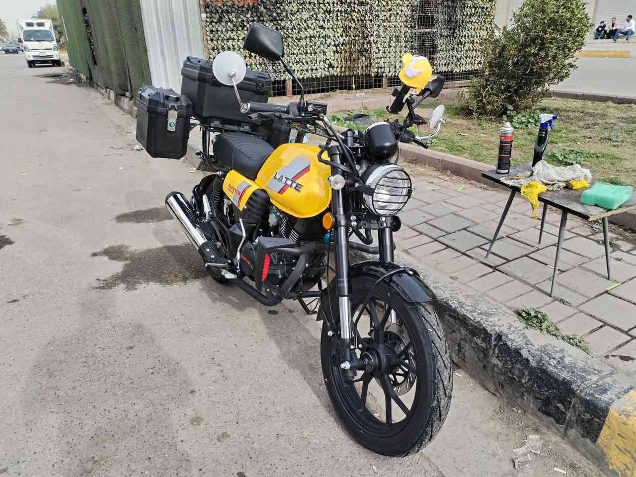 سلام عليكم 
دايوان لاتي موديل 2025
جديدة نازلة بشهر الـ12
رقم اربيل انكليزي جديد لوحتين/ بأسمي
محرك 200cc
ماشية 3000km
محرك وكير مكفولات وتايرات جديدة
لايت زنون اصلي 
الدراجة على وضع الشركة
تشغيل عن بعد 
السعر : 2,500,000 دينار 
مكان الدراجة : بغداد/ شارع فلسطين 
رقم الهاتف : ***********
