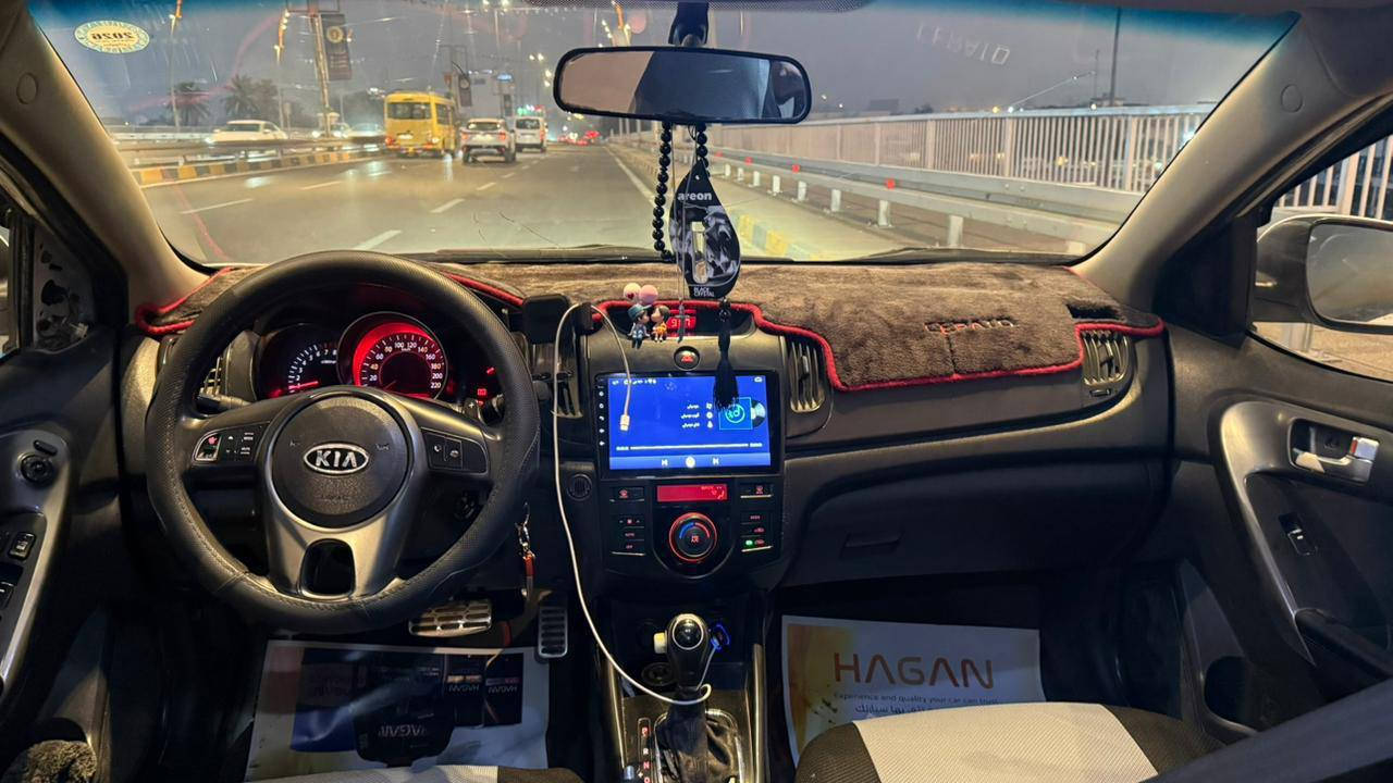 السلام عليكم
سيراتو للبيع 2012
السيارة فول مواصفات
 رقم سليمانية هزة جديدة بأسمي تحويل ثاني يوم 
السيارة بيهة ضربة  بالجاملغ الخلفي ومصبوغه عام جمالية مكفولة من التجيه والگلبه 
كير مكينة مكفولات
حدادية نص عمر
تخم تاير 
تبريد تدفئة شغال 
العنوان: بغداد
السعر:80
الرقم ***********
