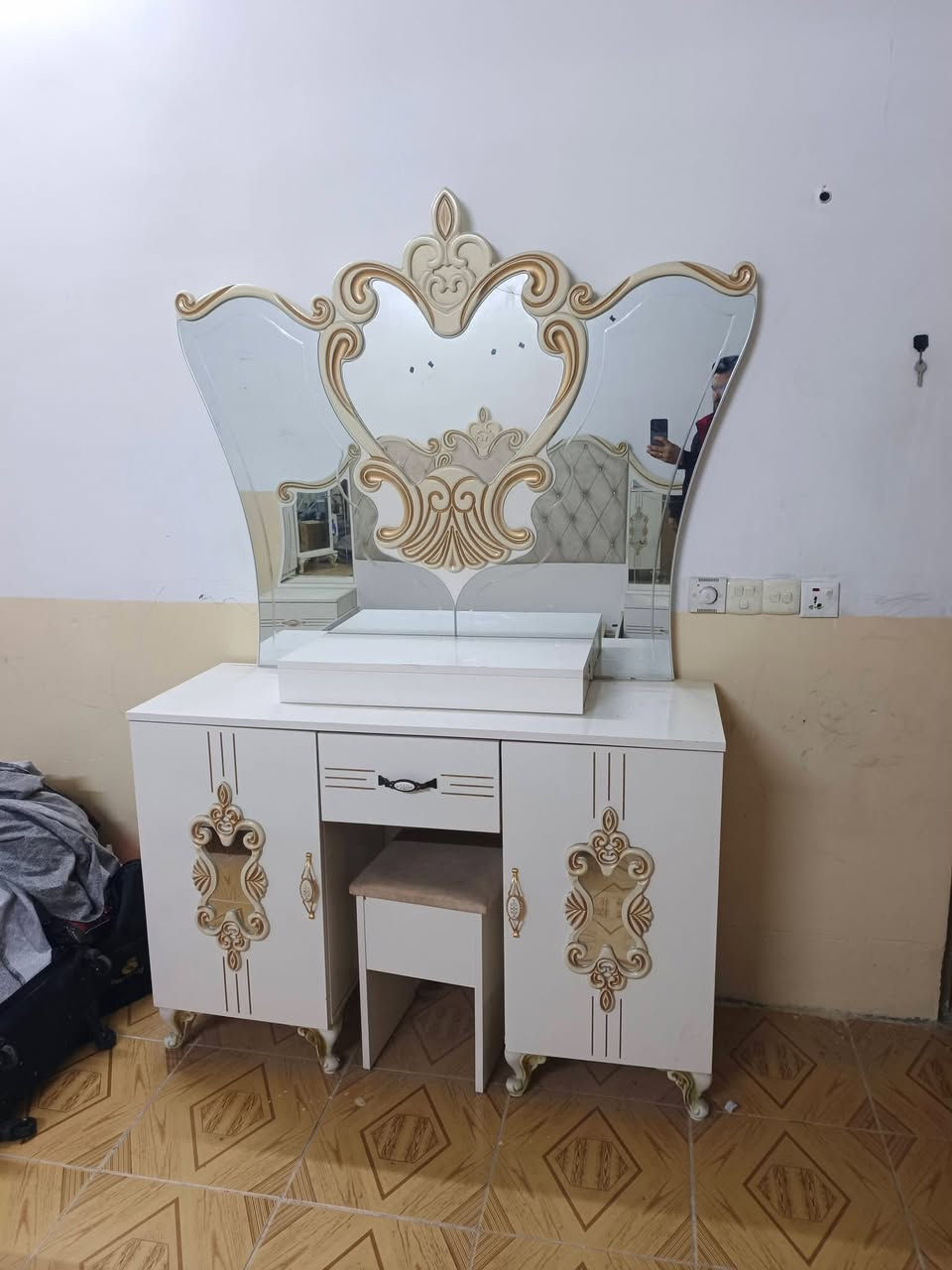 غرفه نرم تركي نظافه 100/100 استعمال قليل جدا تكون 8 قطع للاستفسار
واتساب ***********
