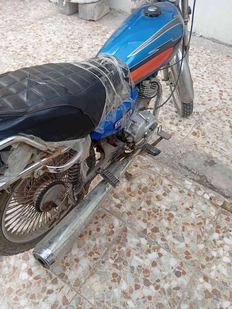 السلام عليكم دراجة للبيع
قفل 350 بغداد الاتصال على الرقم *********** بيها نواقص بسيطة
