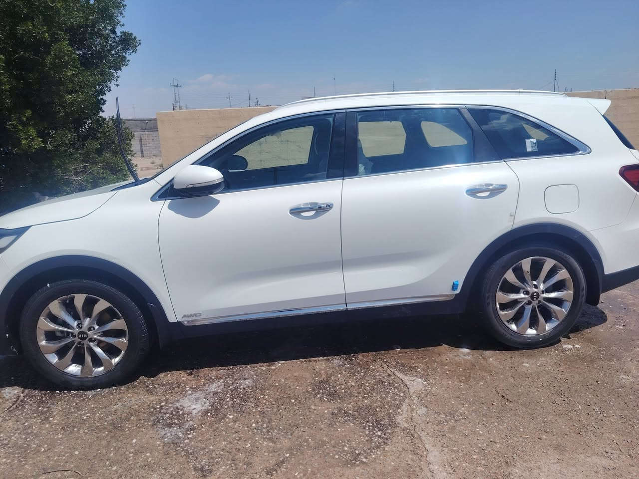 اسلام عليكم جميعت وتحياتي الكم سورنتو 2020 فول المواصفات معروفه الفول تمريد ثلث قطع سيارع معروف مواصفاته سعر 270 وشراي تصل ***********
