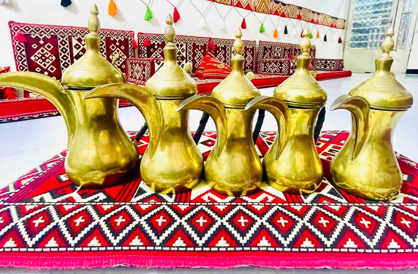 للبيع دلة رسلان العدد ٥القياس ٣٥الى٣٠العنوان بغداد للاستفسار***********
