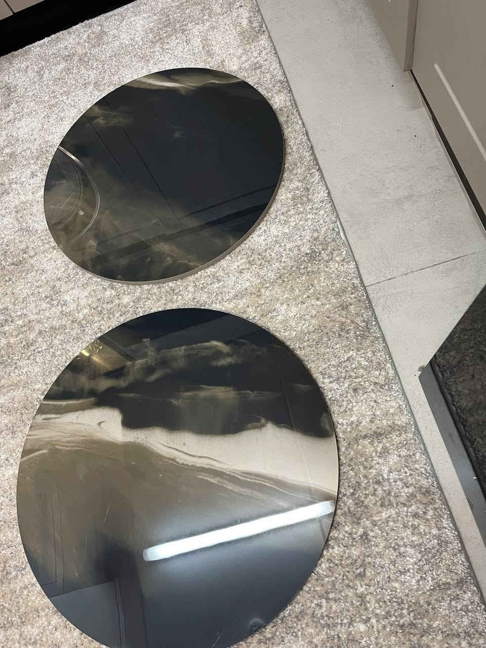 قطع بورسلين الكبيره ابعاده 90/60
الدائره وحده قطر45والثانيه50 
تكدر تشتغلهن طبلات اذا يم حداد او نجار كلهم ب٣٥ للعلم هذا حتى مو سعر الكص يعني يطلع عليك البورسلين مجاناً


**إذا كنت صاحب هذا الإعلان وتريد حذفه لأي سبب، رجاءا أرسل رسالة إلى الدعم الفني**