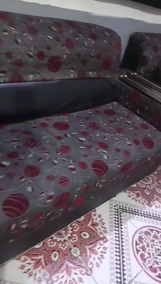 تخم ثلاث قطع ثمانية مقاعد اثنين كبار وحده وسط والشراي نظيف مابي ضرر ما موجود على الفيس الشراي ب١٥٠ يتصل على الرقم *********** يوجد توصيل داخل الديوانية
