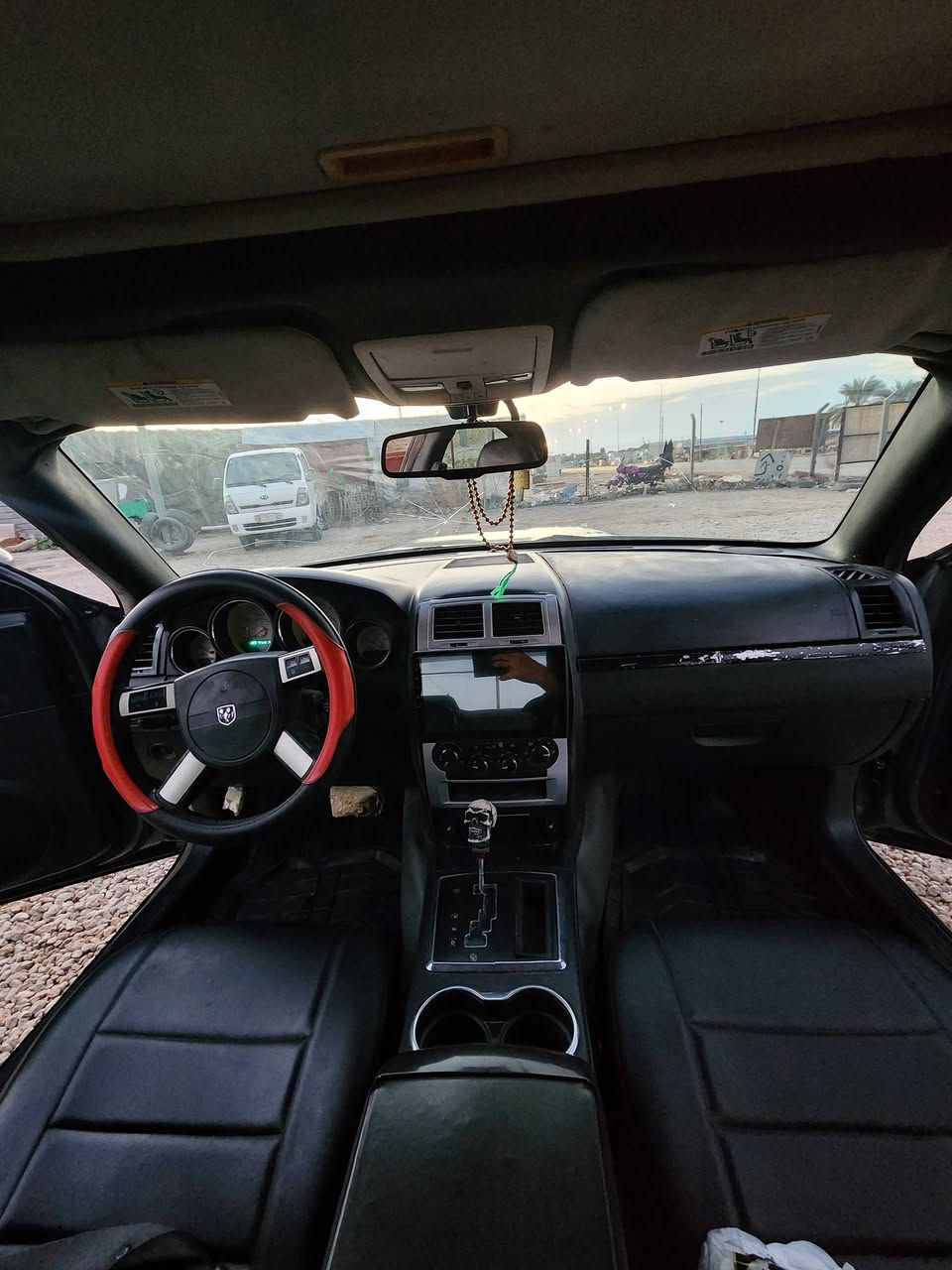 السلام عليكم اخوان
السعر (95)وبيها مجال
جارجر للبيع V8هيمي موديل 2008
محرك و گير حاويه 
صدر امامي خلفي حاويه
مشط ستيرن حاويه
ضفيره حاويه
تخم تايرات زوج امامي
ترايها كلش حلو 
بيع فقط بدون مراوس مامتواجد لاماسنجر ولا فيس (***********)
