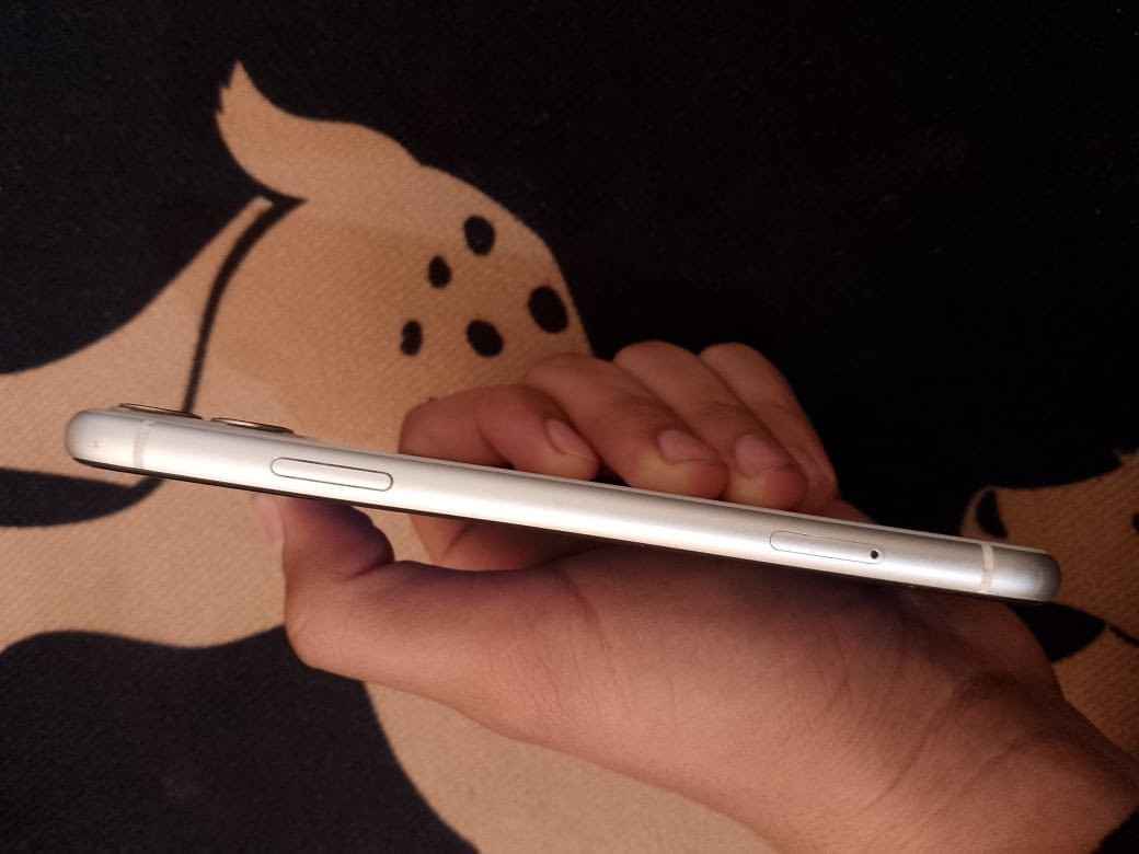 ايفون 11 عادي للبيع سعر 230 مستبدل شاشه اصليه من جهاز ثاني 3 خيارات وبطاريه 81 ذاكره 128 كلشي شغال فقط فيس ايدي متوقف مكاني بغداد غزاليه واتساب فقط ***********
