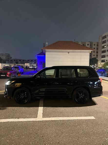 السلام عليكم
لكزز 2019 كورو رقم بغداد 
مواصفات الكورو معروفة 
سياره مكفوله كفاله عامة من صبغ 
والبارد والتبديل 
مغلفه BBF
سعر 76000 $ وبيه مجال
الاستفسار ***********
مكان سيارة بغداد / الكريعات
