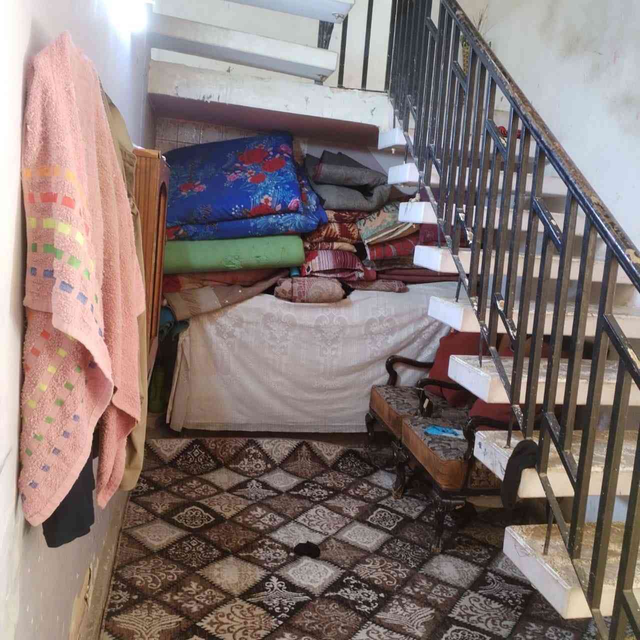 للبيع بيت 🏡 طابو صرف فى #الشرطه_الخامسه خلف أفران الساعدي 
#مساحته١٥٠م واجهه ٨ يحتوي على #اربع غرف نوم 😴 وصاله ومطبخ وخدمات وكراج وحديقة #الطابق_الارضي بناء تسعينات 
#الطابق_الثاني_بناء٢٠٢٥ للإستفسار اتصال 🤙 على الرقم 
***********
#الجميع
