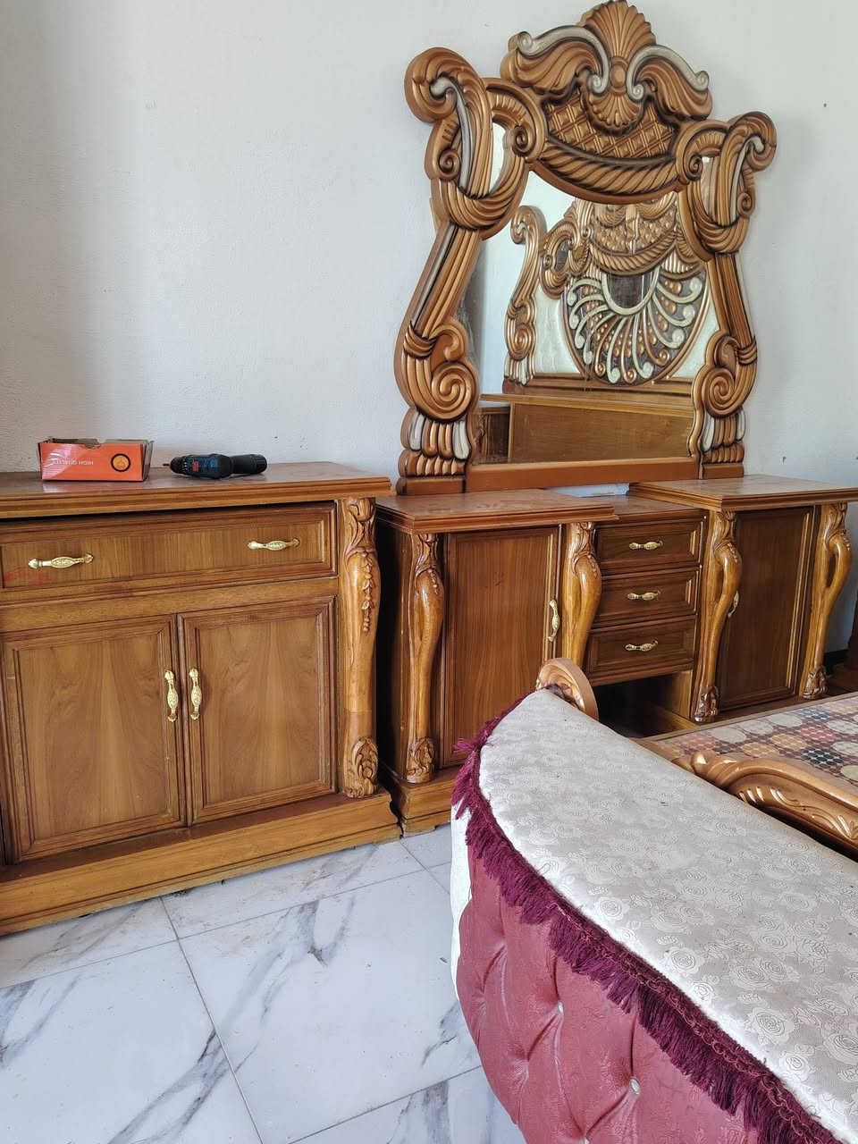 غرفه نوم حطاطه الصاج  5 ملم داخل خارج شرط، جيب نجار

***********
