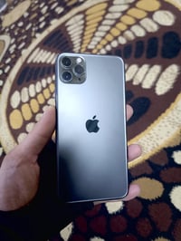 آيفون ١١ برو ماكس • ٢٥٠ • فيس ايدي معطل