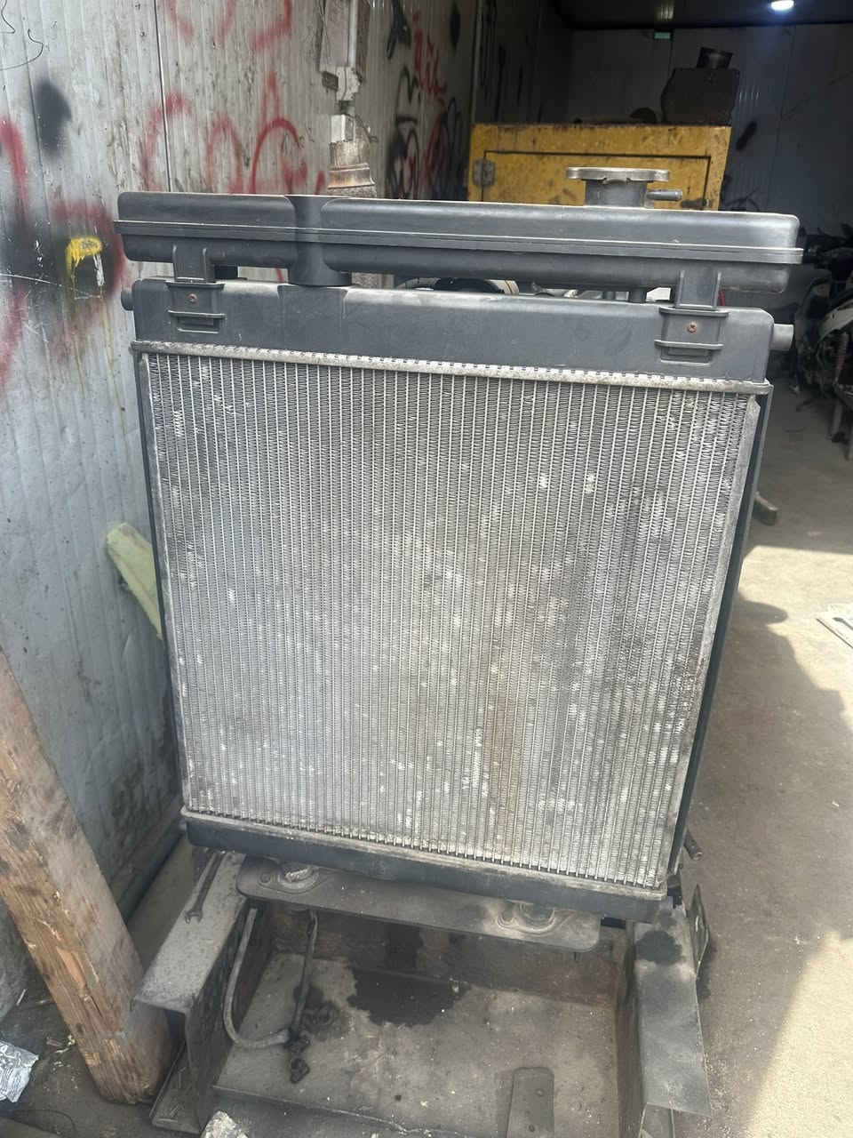 مولد بيركنز انكليزي الاصلي 
30 كي في كاتم
 3 بستم المرغوب 
شرط الشغل والحمل 
المولد مجفته ومشتغله سحك فقط 
شرط تجفيت درجة اولى 
مكانها بغداد مدينة الصدر الحبيبية
سعرها 25 ورقه 
للاستفسار الاتصال بالرقم ***********
