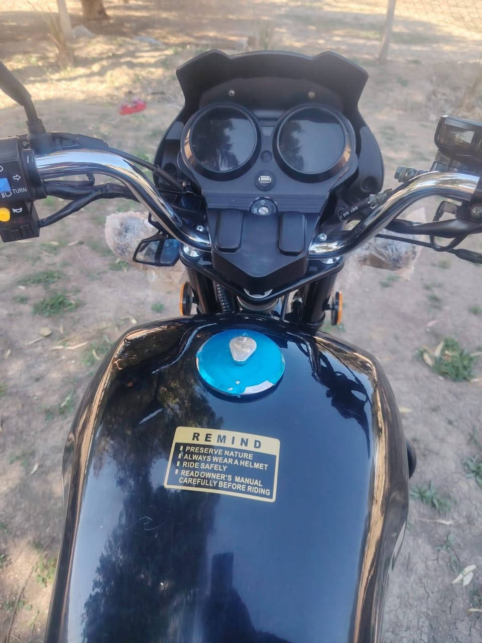 سلام عليكم دراجه البيع دايون  نفخ موديل 2025 وراق صولي محرك 200 كفاله عامه احلأ من الصوره ماشيه  ألف كم
السعر مليون و 450 الف وبيه مجال الشراي
للاستفسار ***********
