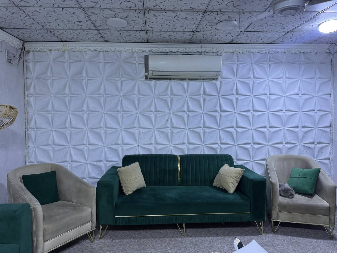 تخم 10 مقاعد
نظيف بس يحتاج تنظيف بسيط 
السعر 400 الف


**إذا كنت صاحب هذا الإعلان وتريد حذفه لأي سبب، رجاءا أرسل رسالة إلى الدعم الفني**