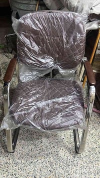 عندي ميز وكرسي جدد العنوان الشعب سوق شلال  رقم الهاتف 07738912313 السع...