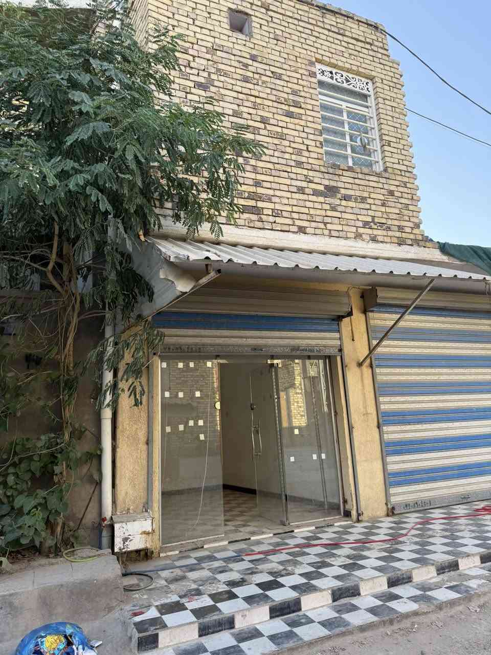 السلام عليكم محل للبيع في منطقة الماجديه المحط مساحه ٥+٤ طابقين يصلح محل حلاقه او صالون كامل كل ملحقاته كيزر مقطوره ماطور ماي باب جام للاستفسار الاتصال على الرقم 
***********
