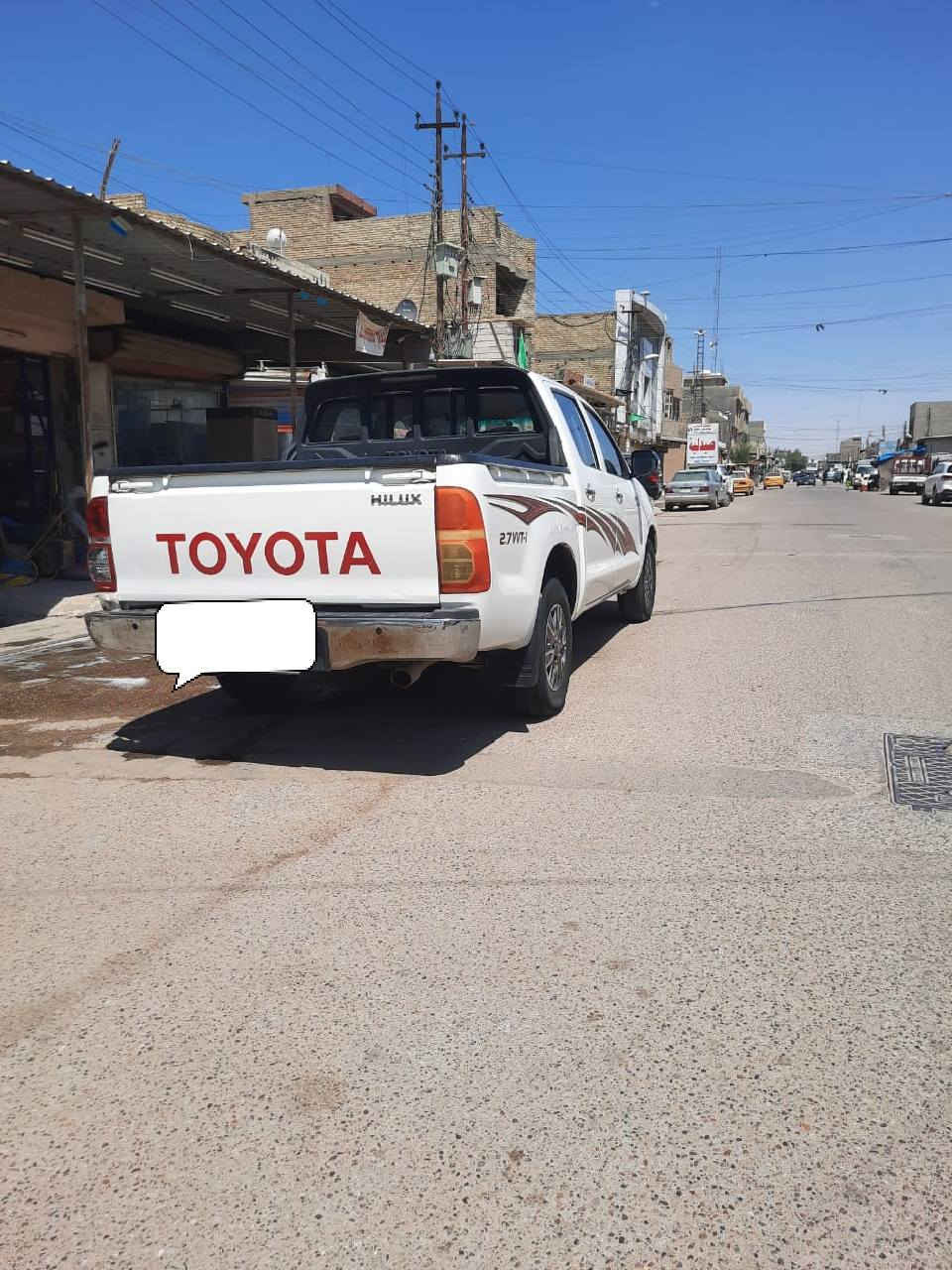 سيارة هيلوكس 2014باسمي مكفولة ما عدى صدعة صغيرة بذيل باب خلف السايق كلش بصيطة 
ماشية 200 الف وشوية 
محرك ستندر تخم تاير صدر كامل كير عادي تبريد ثلج 
للاستفسار الاتصال 
***********
