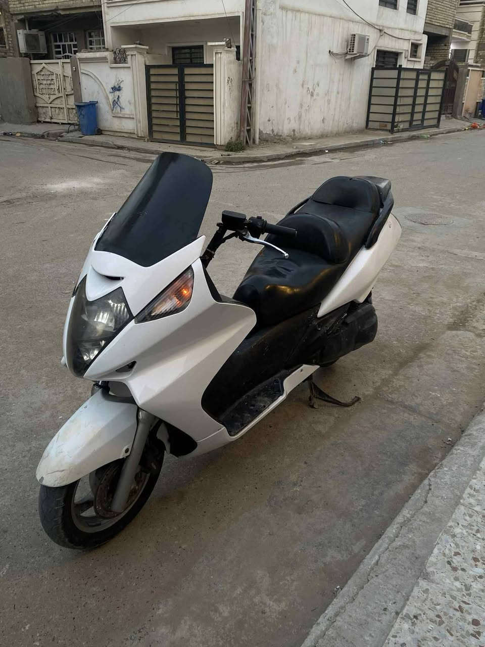 سلام عليكم دراجه سلفر ٦٠٠ بيه صوت بل محرك شغاله وجاهزه من كلشي بس درتله دهن زايد وطلعت صوت  سعر ٨٠٠ وبيه مجال عنوان بغداد رقمي ***********

