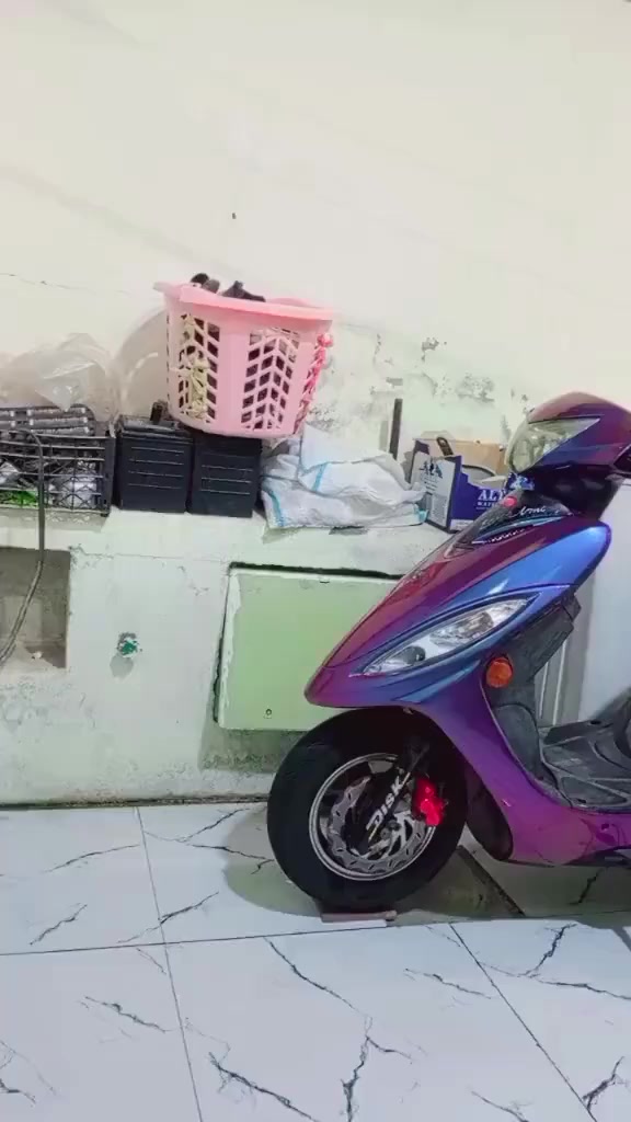 السلام عليكم دراجة كامكو للبيع كفرات أصلية مزودة ماكينة بلادي مبرغي، ما مفتوح بوشا.49 السعر مليون واللي يأخذها ما يخسر ***********
