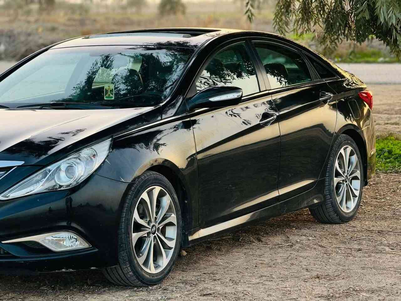 سلام عليكم سوناتا 2014 للبيع  مرقم بغداد باسمي  رقم دولي هزه جديده وارد امريكي حادث خشم الجاملغ الامامي فقط بارد جدا بسيط وبالعراق شخط باب خلفي وانصبغ السياره ليبل واحد فوول مواصفات لمتد
بصمه تشغيل 
بصمه ابواب 
فتحه سقف
محرك 2400 Gdi
كشن حار بار 
كشن كهرباء 
تحكم كامل 
شفتات ستيرن 
شاشه اصليه مع كامره خلفيه 
اشاره مري 
سبوورت
رادارات 
انضمه قياده مختلفه
مانع انزلاق 
السياره معروضه 
مكانه حله للاستفسار*********** السعر١١٨ بيه مجال بسيط
