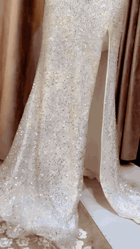 فستان لون اوف وايت يخبل كلش فخم كله ترتر  قياس 38 السعر 35 بسسسسسس لتو...