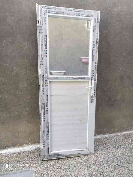 اسلام عليكم باب الارتفاع متر و93
العرض 73  شرط النظافه للبيع سعره 35 مكاني الناصريه مركز 
الرقم ***********
