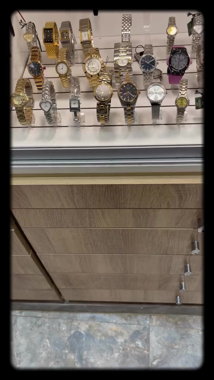 الفخامة في تفاصيلها.. 🌟
ساعة Citizen الأصلية بتصميم أقراص مزدوجة (Dual Time) وسير جلدي فاخر يضيف لمسة ملكية لمعصمك.
 السعر: 185000 د.ع
 خدمة التوصيل: 5,000 د.ع فقط 🚚
قطعة واحدة ، اطلبها الآن عبر رسائل الصفحة 📩.

#ستزن #ساعة_جلد #ساعات_فخمة #مانيرا


**إذا كنت صاحب هذا الإعلان وتريد حذفه لأي سبب، رجاءا أرسل رسالة إلى الدعم الفني**