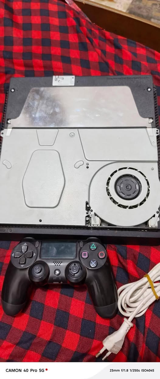 🎮 للبيع بلايستيشن 4 سلم (PS4 Slim) 🎮
جهاز نظيف وشغال ممتاز جداً

السعر: 235 ألف وبـيه مجال  🔥

المواصفات: • PlayStation 4 Slim

• ذاكرة 500GB

• يد تحكم أصلية DualShock 4 🎮

• دبل جوستك شغال

• يدعم جميع الألعاب أونلاين وأوفلاين

• واي فاي + بلوتوث مدمج

• يدعم HDR وجودة عالية Full HD

• هادئ واستهلاكه للكهرباء قليل

• مع حساب امريكي بي بيس 26 + مع قرص جيتي اي 5 + روكت ليك 

الملحقات: ✅ سلك كهرباء

✅ سلك HDMI

✅ سلك شحن لليد

✅ الجهاز كامل جاهز للعب مباشرة

الجهاز مرتب وما بي أي مشاكل والحمدلله

للجادين فقط ✨

مراسلة خاص 📩

مكاني شعب


**إذا كنت صاحب هذا الإعلان وتريد حذفه لأي سبب، رجاءا أرسل رسالة إلى الدعم الفني**