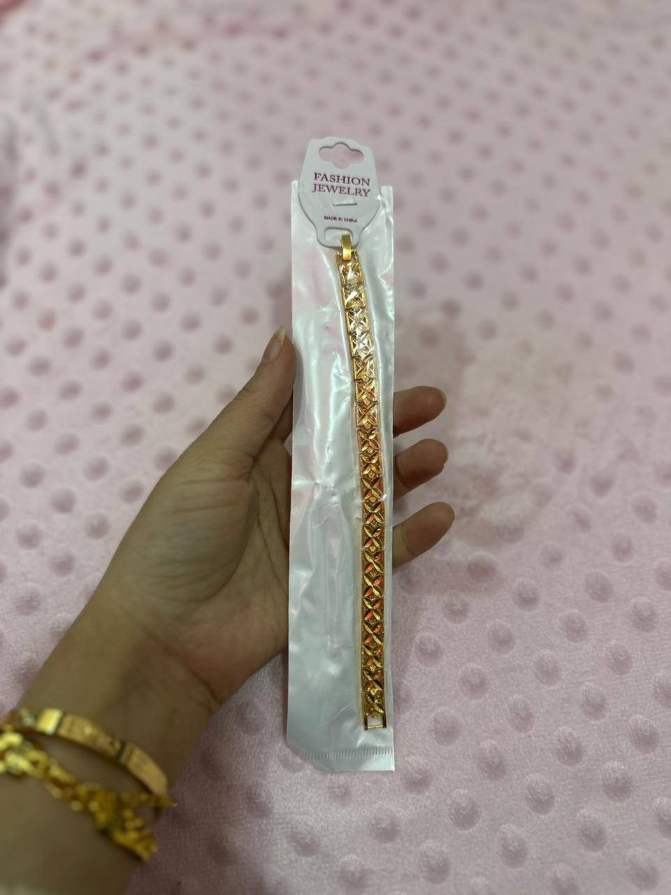 سوار ايي قطعة داخل المنشور على الف
يوجد توصيل داخل سبع البور سعر التوصيل الف
رقم/*********** او خاص
