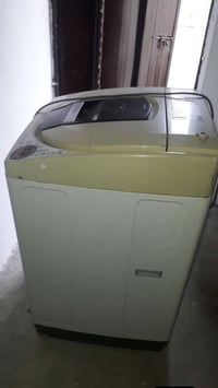 غساله توماتيك وزن١٢كيلو للبيع العطل البيها كير بوكس سعرها 25 الف  وبيه...