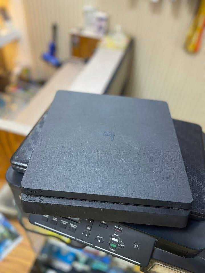 السلام عليكم
متواجد فقط واتساب 

بلي فور سلم للبيع
نظام 13:2
ذاكره 512
جهاز نظيف كلش 
ما داخل صيانه ابد 
تجي تفحص انطيك ضماد بل جهاز اي واحد يملك مفتوح اخذه بلاش
جهاز كامل ملحقاته 
كيبل شحن يده كيبل HD كيبل بور 
جهاز يجي يده وحده اصليه و ثانيه تجاريه
و انطيك وياه قرص و كل يده غلاف خاص بل يده
سعر راح يكون 220 الف قفل قفل 
العنوان بغداد الجديده 
الرقم ***********
——
ملاحظة / جهاز يرهم بيع او مراوس 
و اي جهاز عندك إكسبوكس 360 او بلي فور او اي بلي اشتري منك عادي و اني اجيك باب بيت و إذا محافظات كون عندك توصيل
