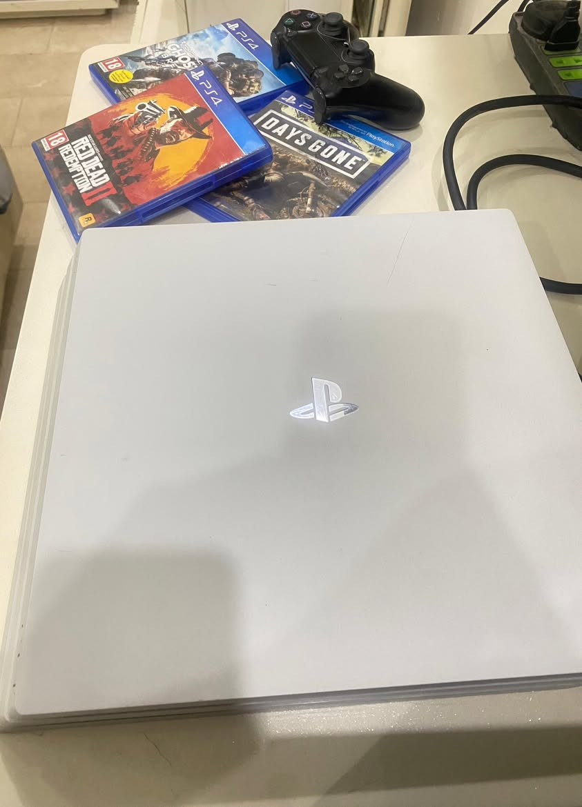 ps4 pro 1 tera
بلي 4 برو 1 تيرا
جهاز اونلاين 13.50 مع جوستك اصلي مبدلة كير مغناطيس لنسه العطل والدرفت ومنزله العاب بالحساب 
بيس26
 فيفا 26 
سيارات 
كول اوف ديوتي ور زون
مبدلة معجون احسن نوعية mx6 انسه الحرارة 
للبيع بسعر 350 الف
بغداد المنصور
***********
او مراوس مع بلي 5

