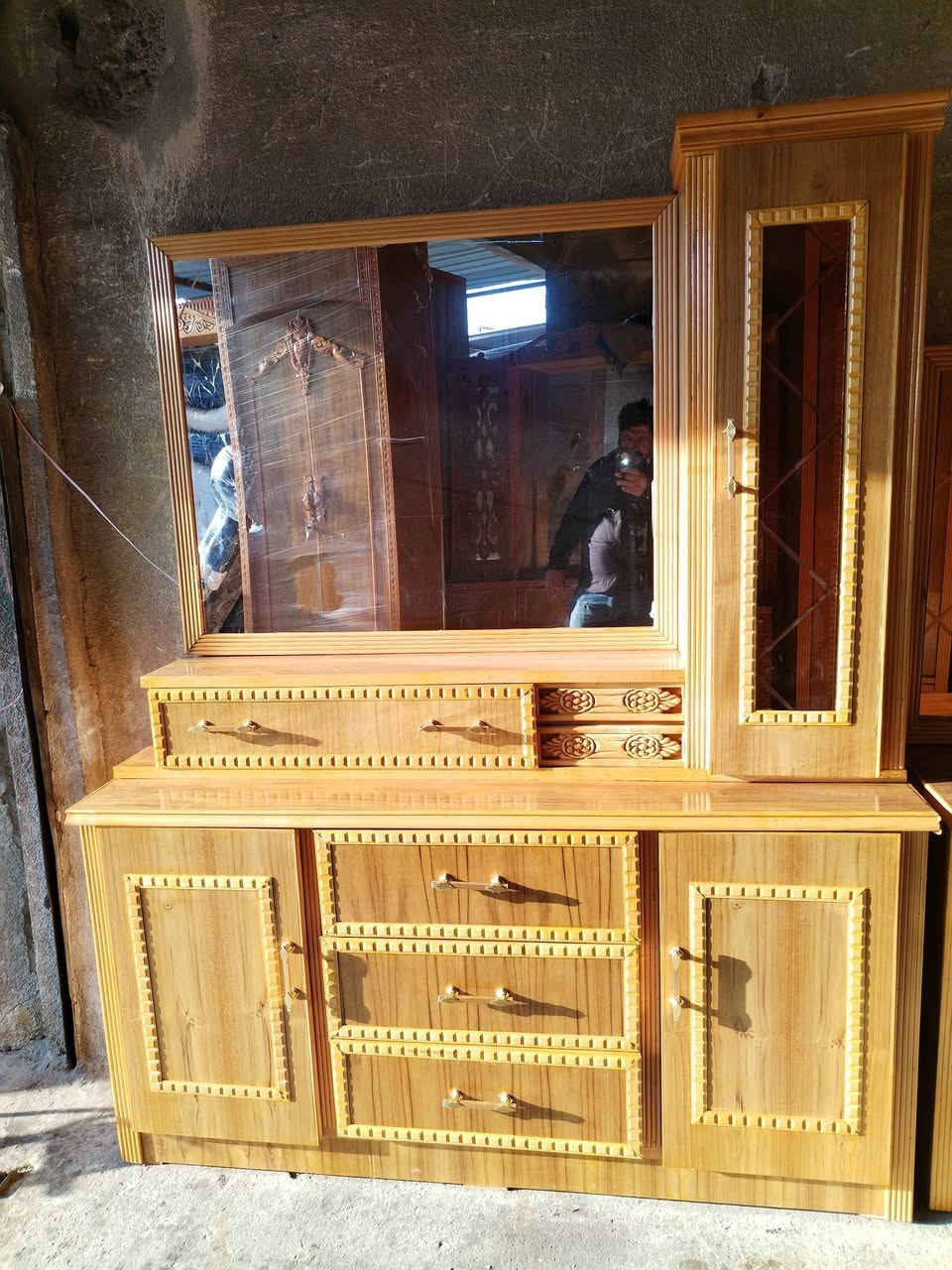 غرفه 5 ابواب. ملحق جديدها صاج 5مليم شرط موديل تركي خشب عراقي صبغ حراري جقليتي السعر 1100 قفل 🔒  بدون معامله..السعر ثابت اقساط ما عندي رجا الميشتري لا يخابر *********** اسيا *********** العنوان موصل باب جديد داخل ساحة نادي الفتوه الرياضي مقابل افران السيد
