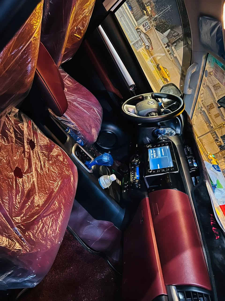 سلام عليكم هايلوكس TRD
V6 سعودي 
رقم اربيل شرط تحويل 

نظام التحذير من التصادم الأمامي مع مكابح طوارئ.
• نظام تنبيه مغادرة المسار.
• مثبت سرعة راداري (تفاعلي).
• كاميرات محيطية 360 درجة. 
بدون حادث 
سعر 380 وبيها مجال قليل 
***********
