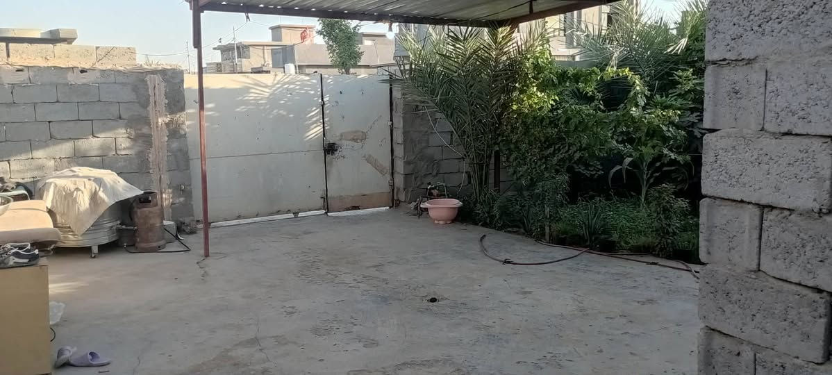بيت لبيه بحي سكينه مساحه 200متر غرفه وصاله ومطبخ مكلف بنشر *********** صاحب البيت
