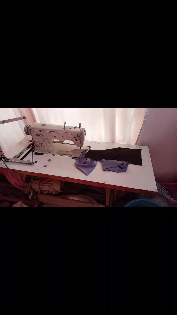 مكينة خياطة للبيع السعر 200 وبي مجال مكان الديوانية الرقم ***********
