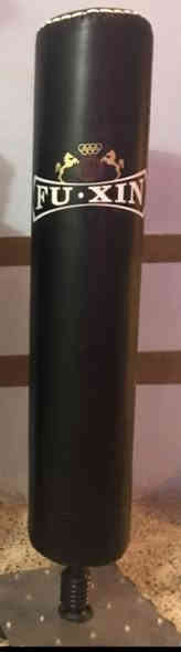 للبيع 
سلام عليكم كيس ملاكمة ارضي جلد ابو الزكاة جديد غير مستعمل ابو لوي يعني من تضرب الكيس يرجع
السعر ( 200 الف )
هاتف ( *********** )
توصيل جميع المحافظات
