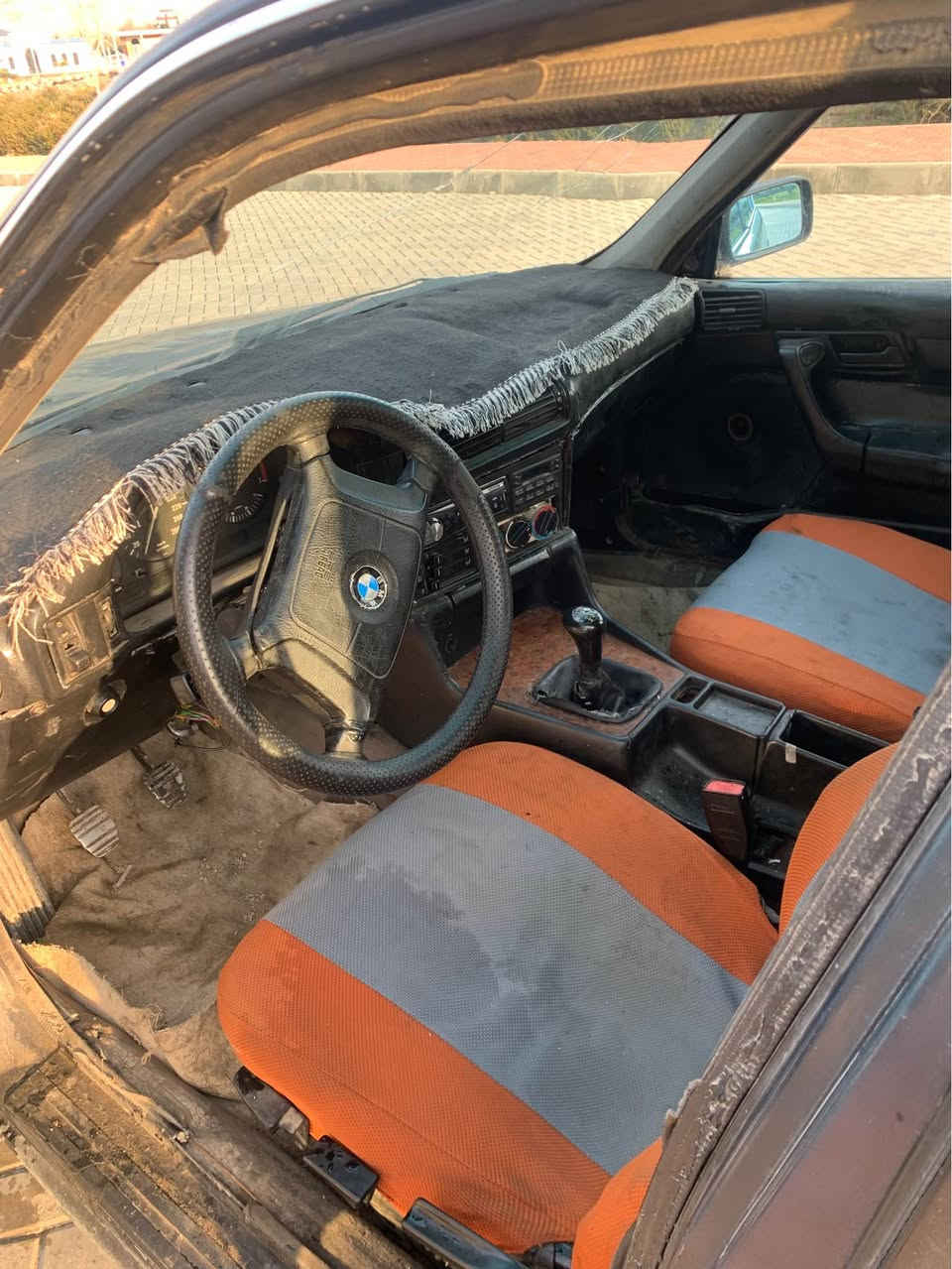 بەناوی خوای گەورە فرۆشتن و گۆرینەوە ❤️BMW ١٩٩٢ مەکینە ٢٠ کەپسی گێر عادی علوجە سەیارەکە کەفیلی مالی مەدەنی موو سوو براوەی دەکەم دەعمو لێدراوی نییە گێر و مەکینە بەشەرت کارەبای بەشەرت هەموو گیانی بەشەرت ئەفرۆشم قفلی ٩ گەلەیە لەسلێمانیم *********** السليمانية, العراق
