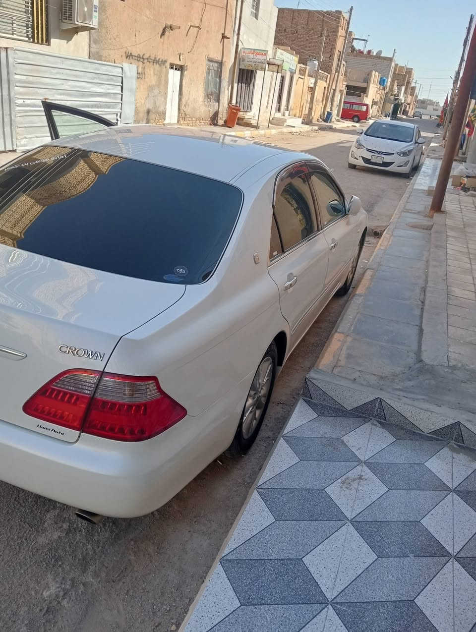 السلام عليكم البيع شاهينه حاويه كفاله عامه محجوز تسجيل بالمرور ذي قار شاصي 80 دكمتين *********** السعر 75 بيها مجال
