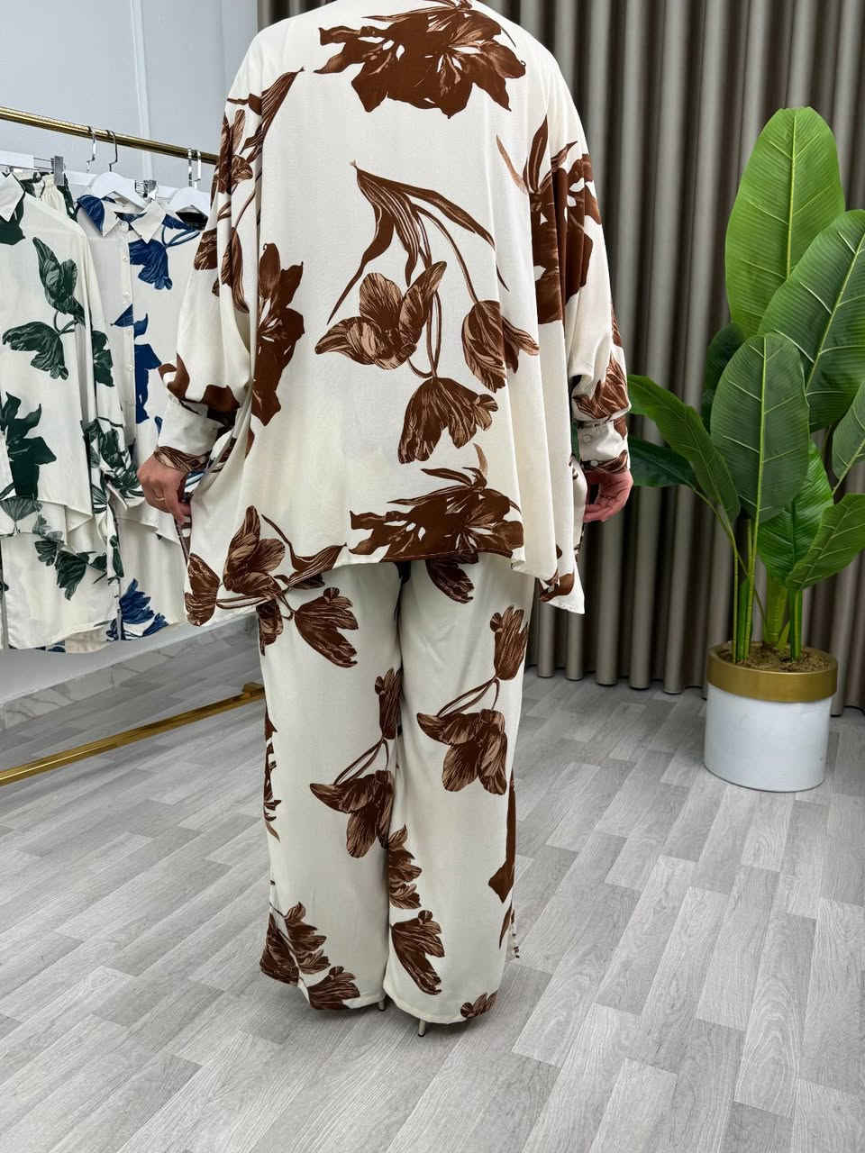 شروة اطقم عدد 160 قطعة سيريات نظامي معا الرانهم مقاسات خاصة 44 لحد 54 
خامة درجة اولة 
من أرقا الماركات 
السعر منهي دون فاتورة 6.5 دولار للحجز تواصل خاص


**إذا كنت صاحب هذا الإعلان وتريد حذفه لأي سبب، رجاءا أرسل رسالة إلى الدعم الفني**