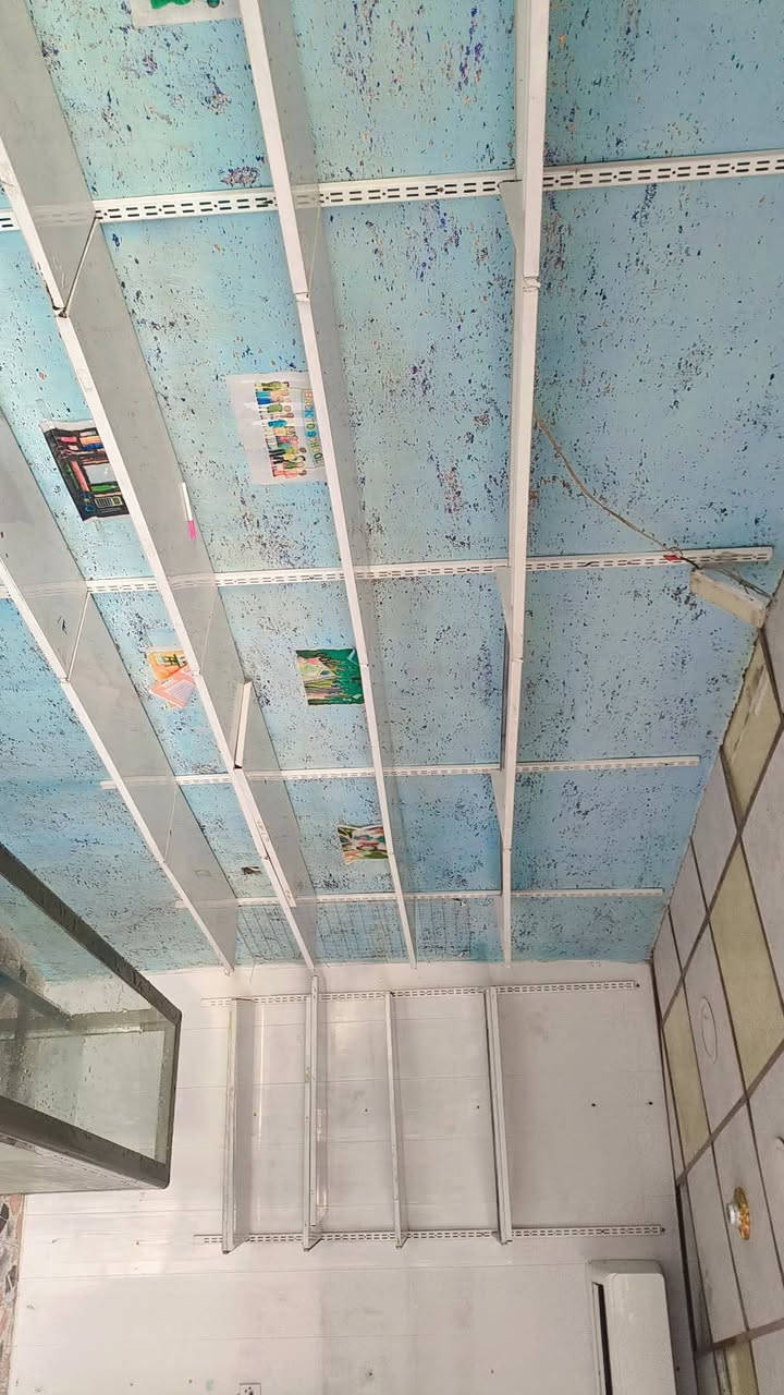 رفوف مستخدمة عدد 6 للبيع 
قرب مدرسه الزوراء
للاستفسار ***********
